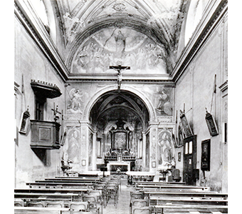 Veduta della navata in un'immagine d'archivio